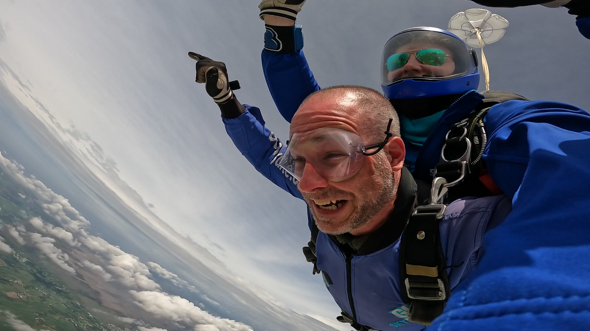 Gary’s incredible Skydive!
